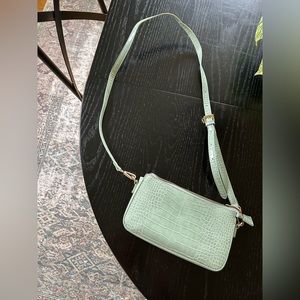 Crossbody purse